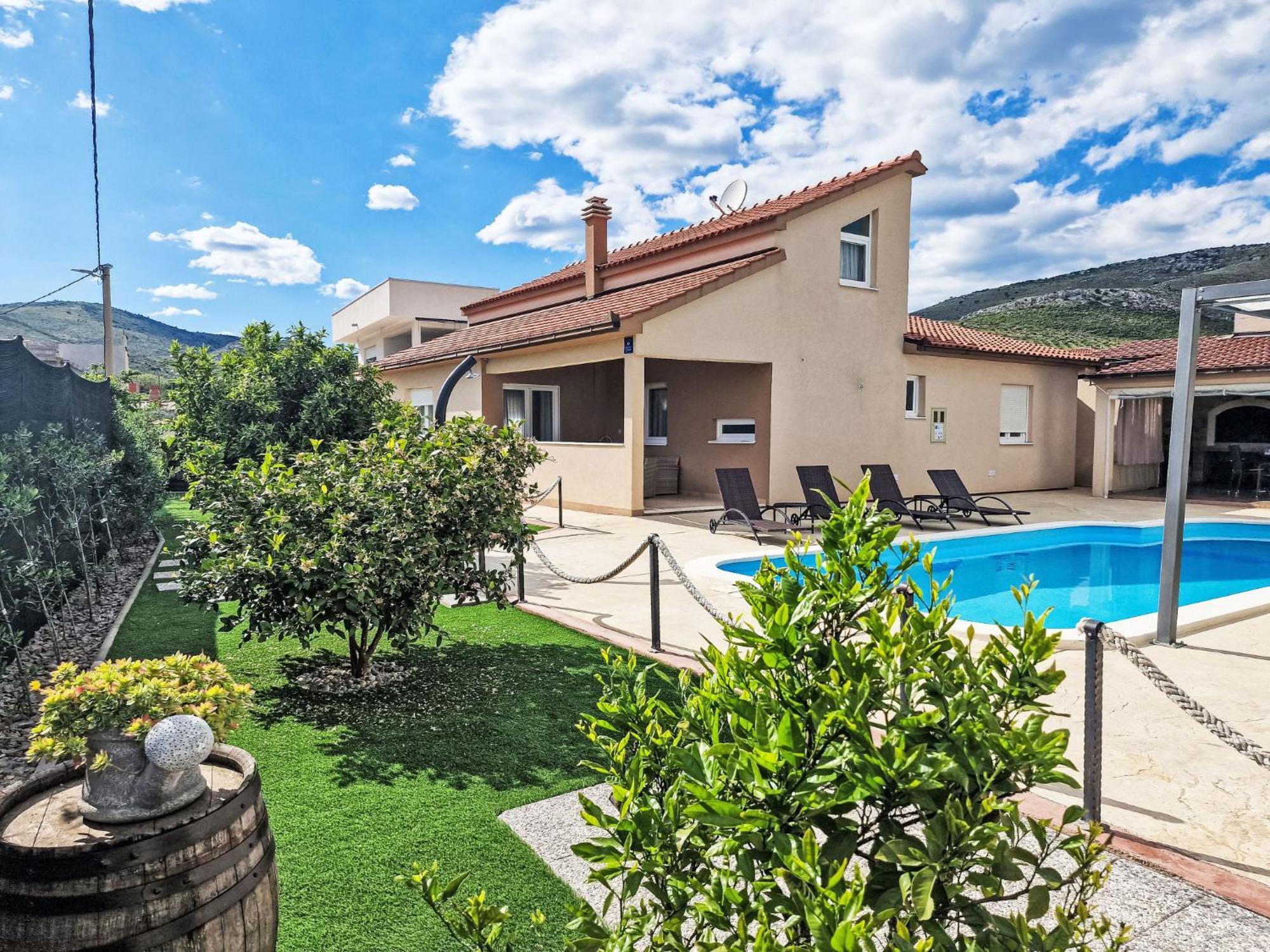Kuca Luka By Interhome Ferienhaus Plano